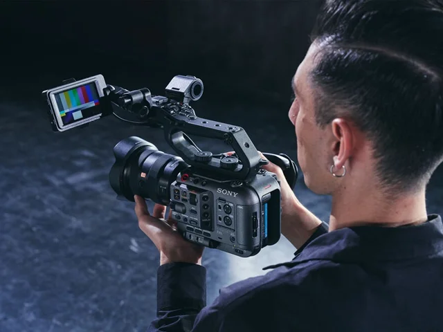آشنایی کامل با دوربین سینمایی Sony FX6