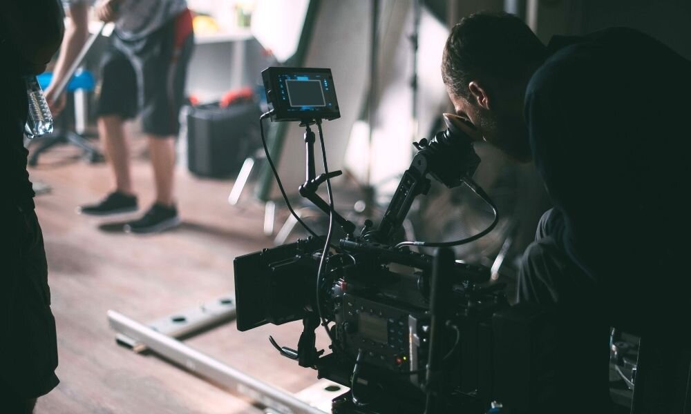 تأثیر تجهیزات سینمای دست دوم بر جنبه‌های مختلف صنعت سینما