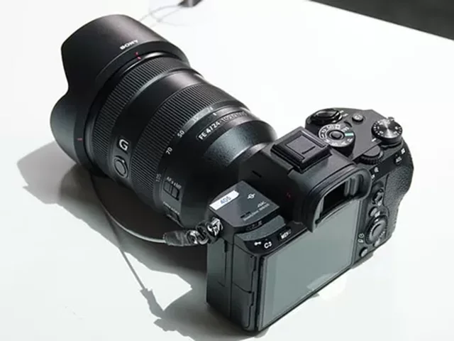 چه لنز‌هایی با دوربین Sony Alpha a7R III سازگار هستند؟