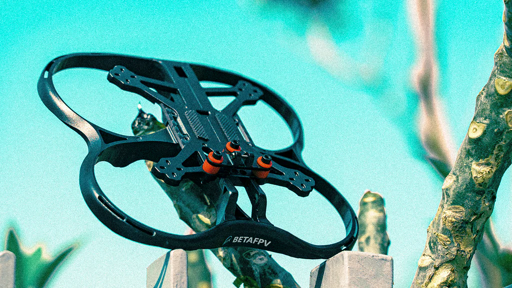 بررسی هلی شات چهارپره‌ای BetaFPV Pavo30
