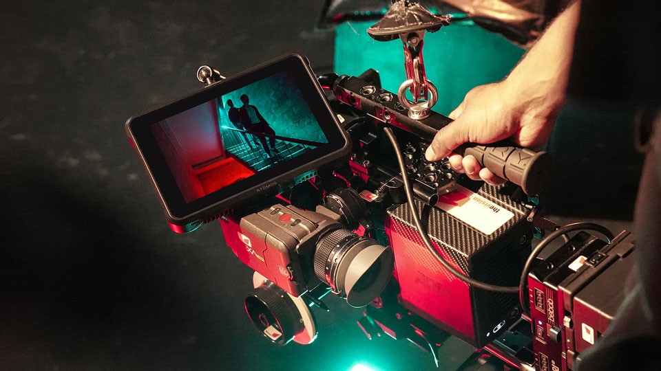 چرا به مانیتور روی دوربین نیاز دارید؟