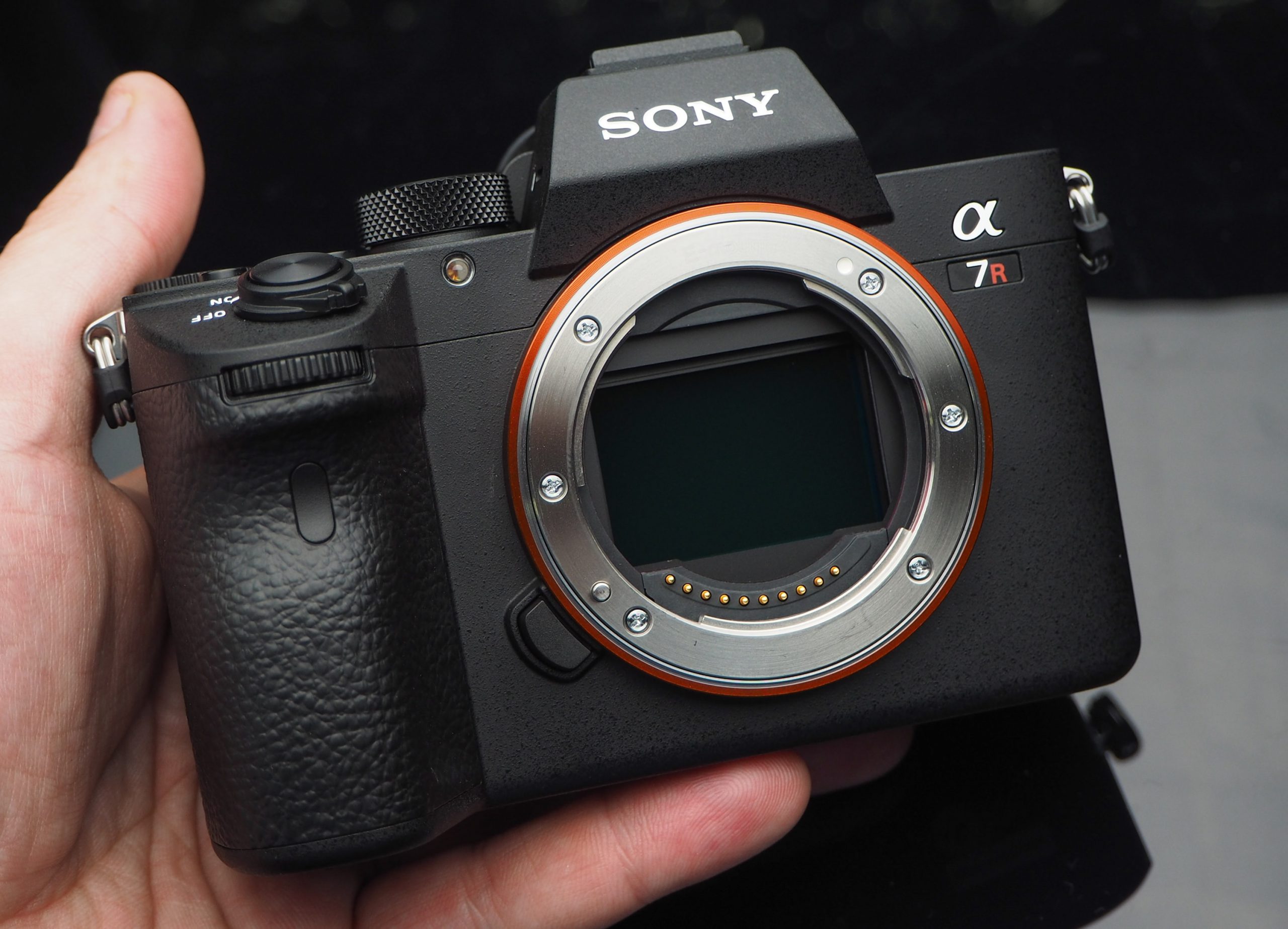 ّبررسی عملکرد دوربین بدون آینه Sony A7R III