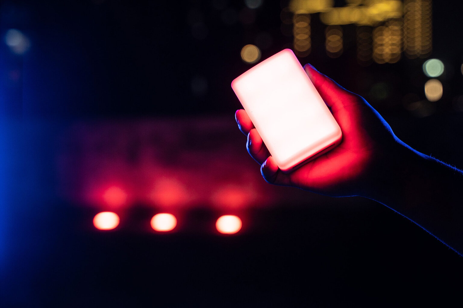 بررسی کاربرد نورهای Aputure MC RGBWW LED Light